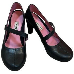 Tsubo Black Heels with Pink Interior